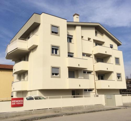8 - Fronte Via Norma Cossetto Fabb.B
